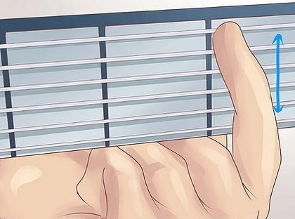 Bàn tay trái chặn barre toàn bộ 6 dây ở ngăn đầu tiên