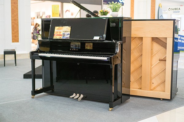 Đàn Piano Upright với thiết kế đứng, tiết kiệm diện tích