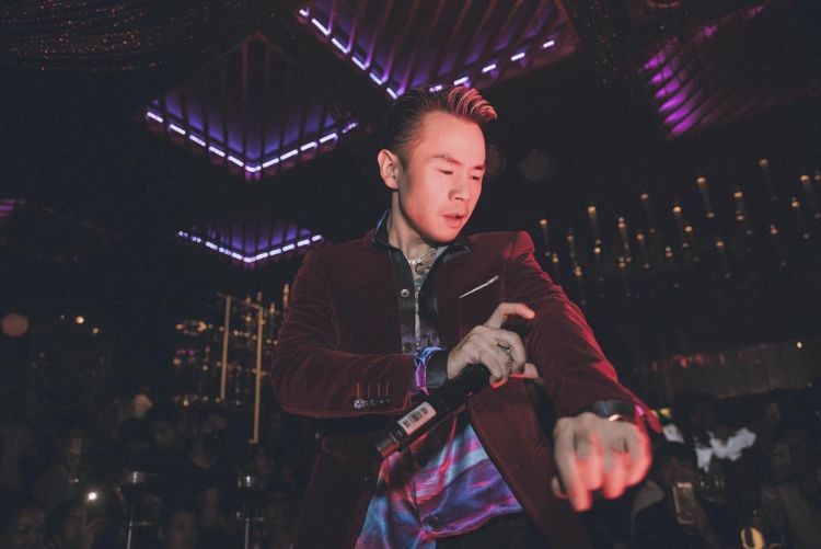 Grandmaster Flash, một trong những DJ tiên phong của hip-hop