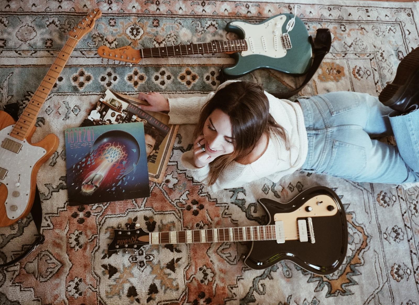 Người mới bắt đầu tập Guitar điện cần kiên nhẫn và luyện tập đều đặn