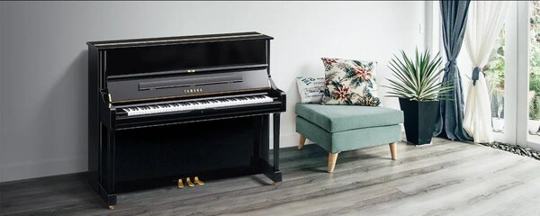 Yamaha - U Series với thiết kế phủ bóng sang trọng phù hợp với nhiều kiểu không gian nội thất