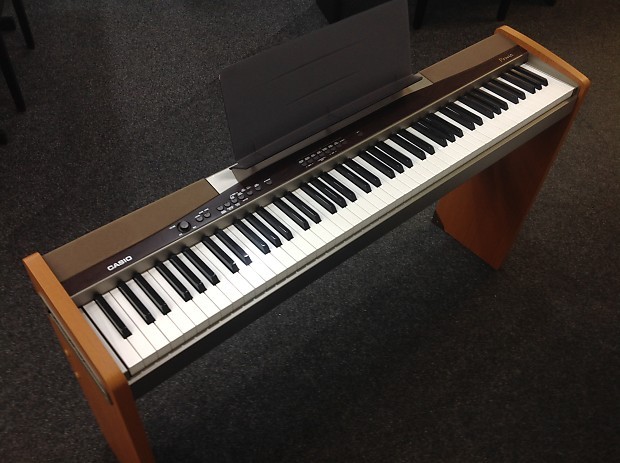 Đàn piano điện Casio PX-100 với kiểu dáng nhỏ gọn, sang trọng, phù hợp cho không gian hẹp