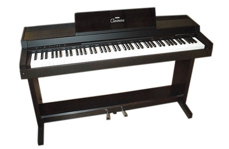 Đàn piano điện Yamaha CLP-300 với thiết kế trang nhã, phù hợp cho người mới bắt đầu