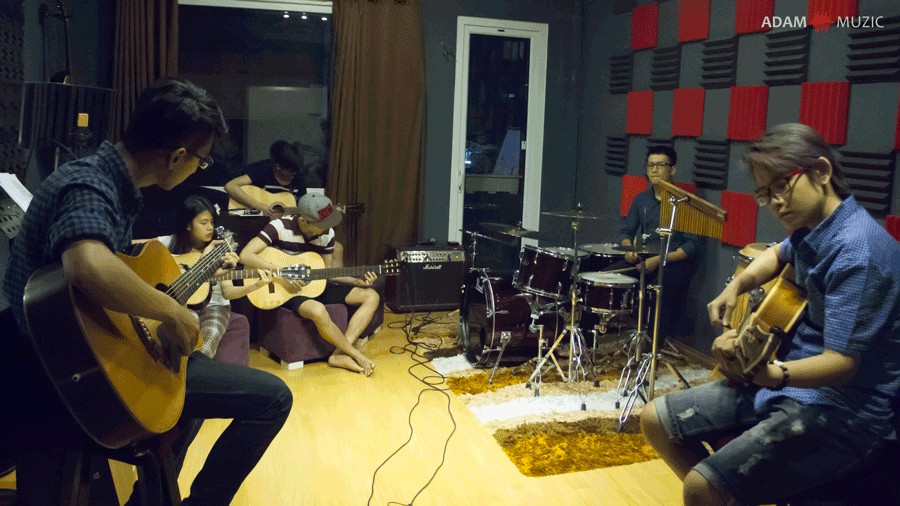 Lớp học guitar tại Adam Muzic